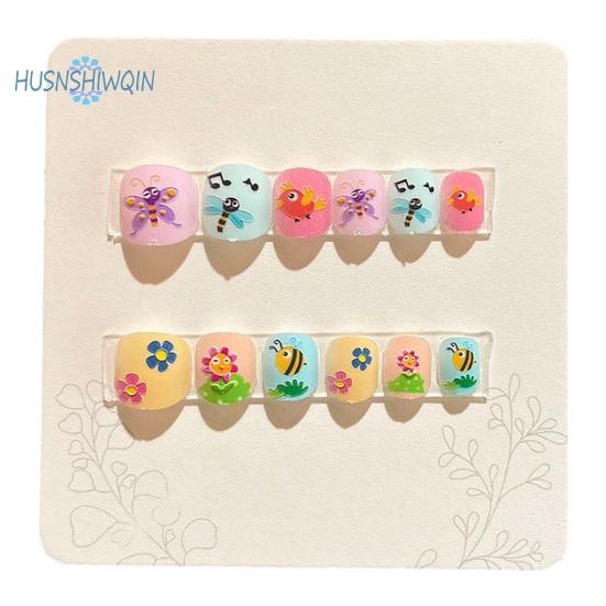 

12 шт. детские накладные ногти с героями мультфильмов - милый рождественский тематический узор, тиснение на ногтях, самоклеящиеся накладные ногти DIY Art D