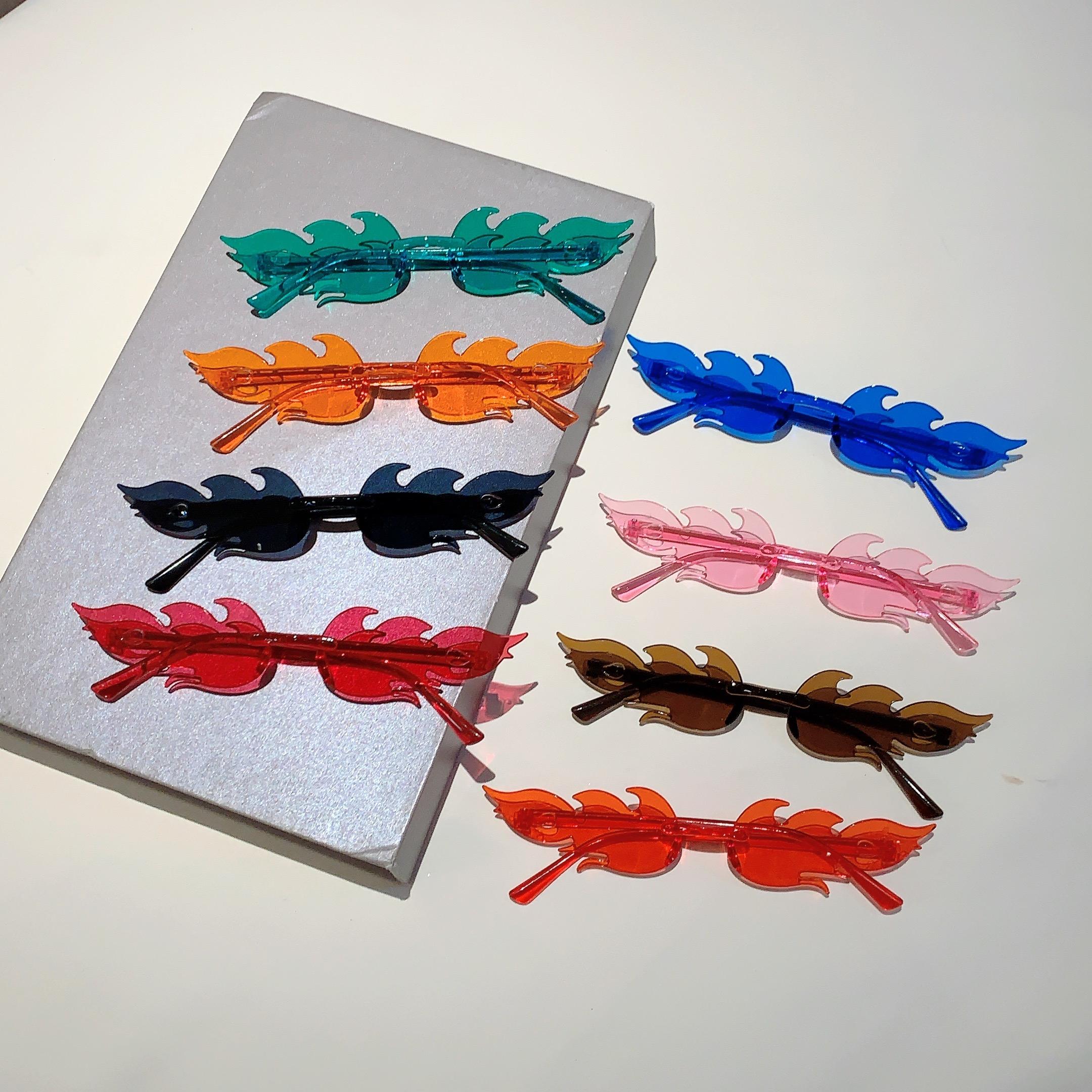 Exquisite And Exquisite Items Women's 12 Pairs Per Set Flame Shaped Sunglasses New Fashion Rimless Candy Color Party Shades Trendy Design Colorful Sun Glasses