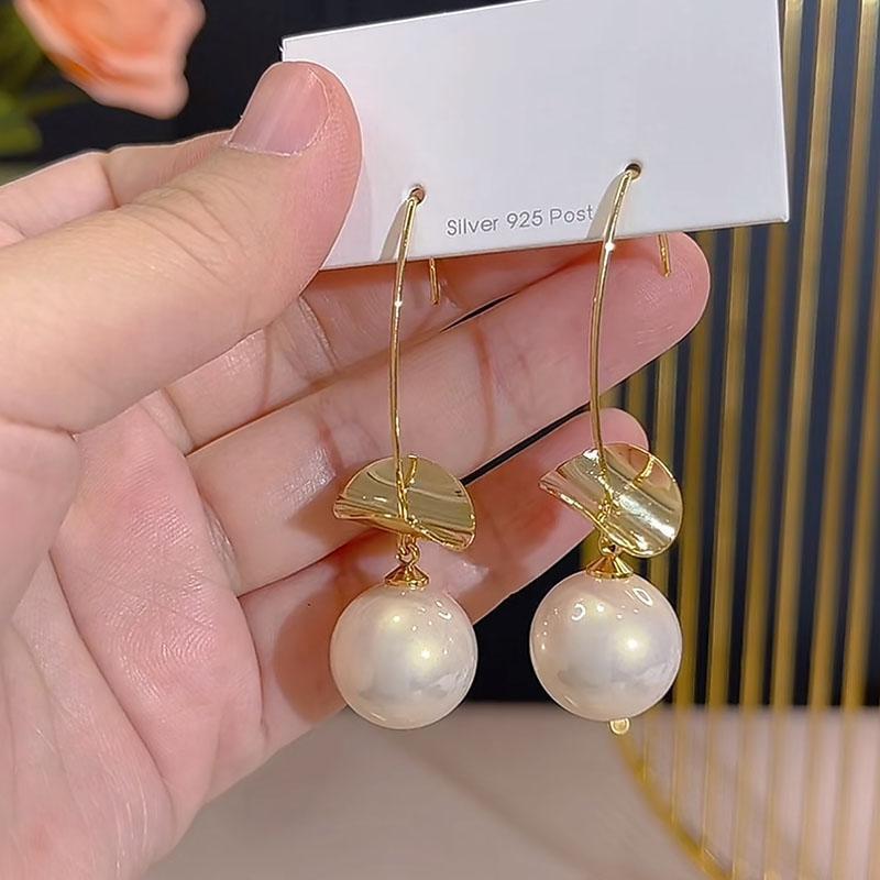 Elegant Retro Pearl Tassel Earrings: Unique, Versatile Ear Hooks for Women