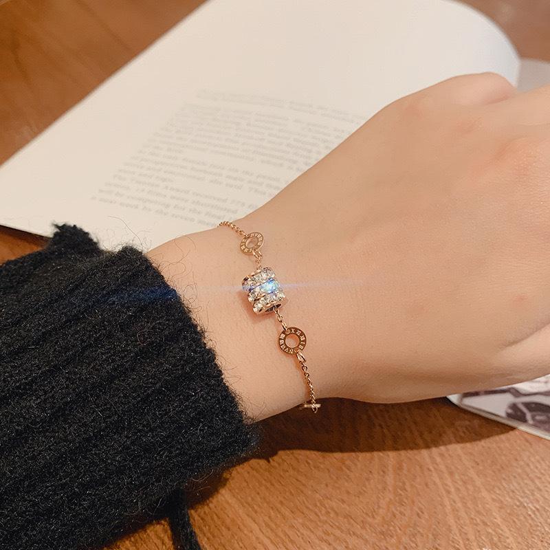 Lucky Small Waist Bracelet Female Niche Design Light Luxury High Sense Simple Rose Jewelry for Girlfriend Jewelry