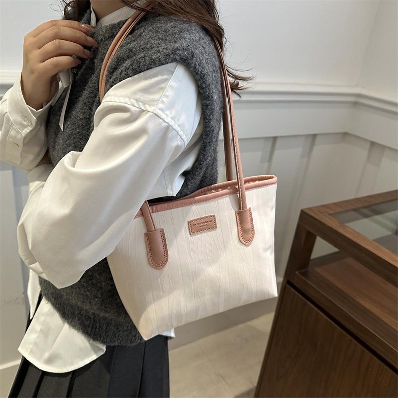 2025 Autumn and Winter New Trendy Niche Design Simple Contrasting Colors Large-capacity Tote Bag Women's Retro Portable Shoulder Bag