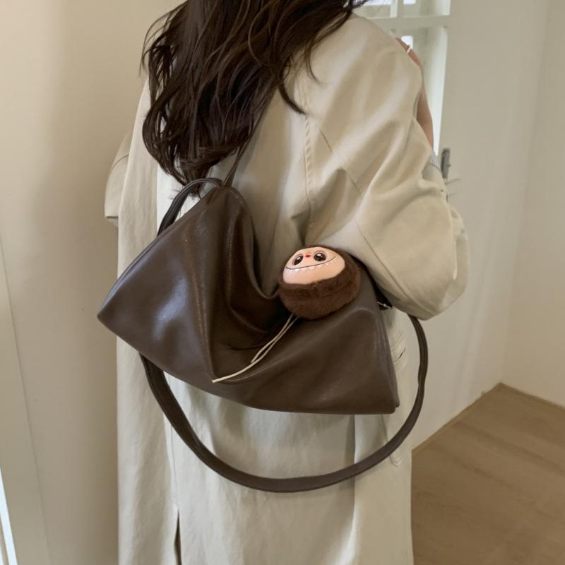 Retro bag women's large capacity 2025 new autumn and winter versatile shoulder messenger bag popular commuter pillow bag this year