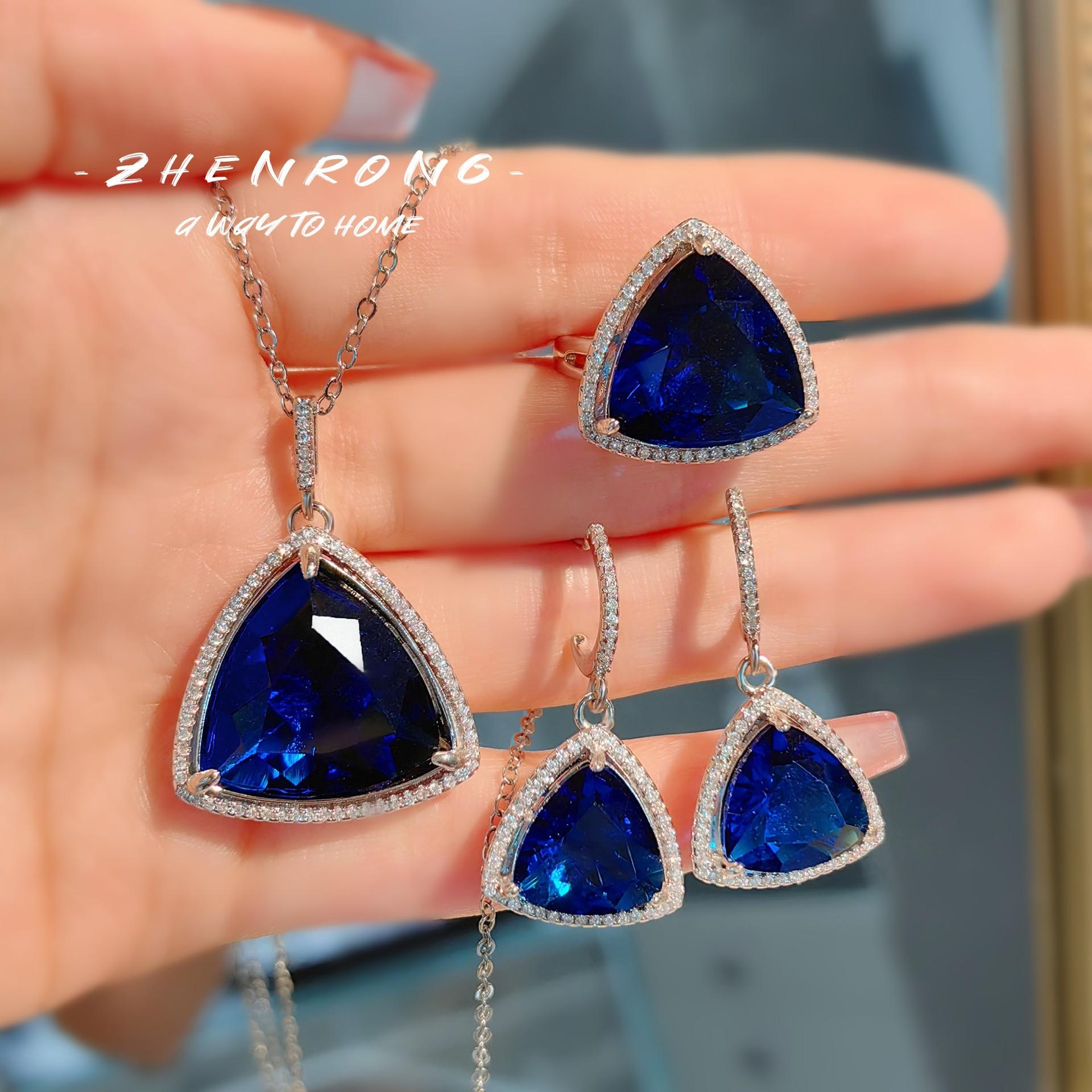 

Foydjew Luxury Triangle Design Red Corundum/Blue Cobalt Spinel Pendant Necklaces Drop Earrings Rings Jewelry Sets for Women resizable