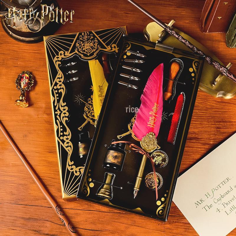 Warner Bros. Set Pană cu Pene cu Stropi Aurii Harry Potter & Sigiliu Retro cu Ceară