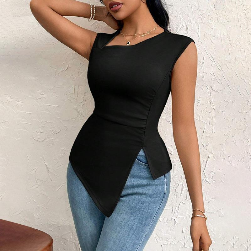 Ein neues Damen-T-Shirt im eleganten Stil für Frühling und Sommer mit einem schrägen Kragen und einem figurbetonten, kurzen, einfarbigen Oberteil