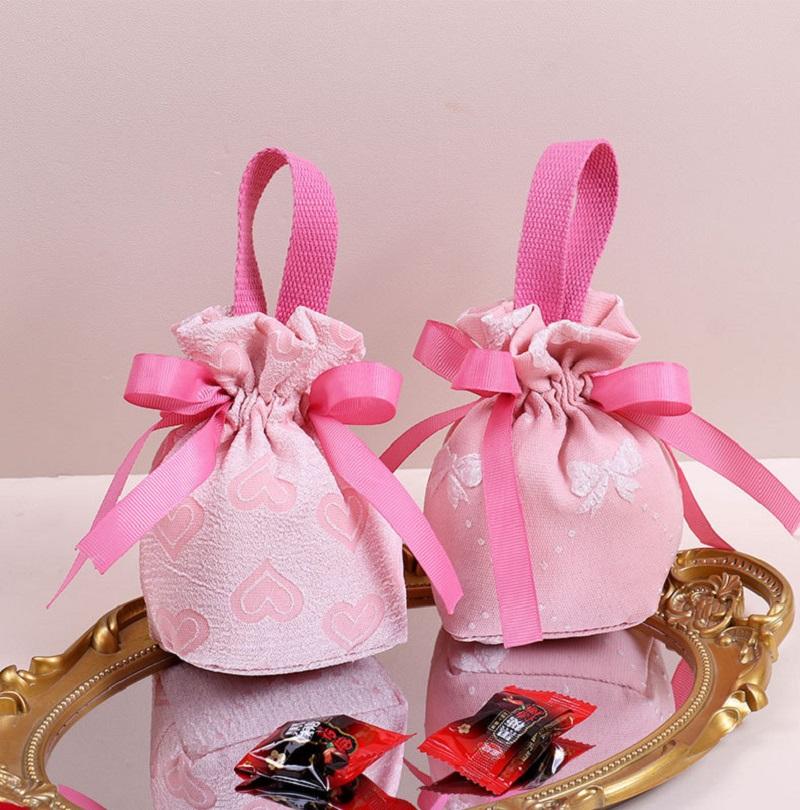 Handheld Storage Bag Red Flannel Gift Bag Party Goodie Box Flannel Material Wedding Candy Bag For Party Supplies Event Hosts