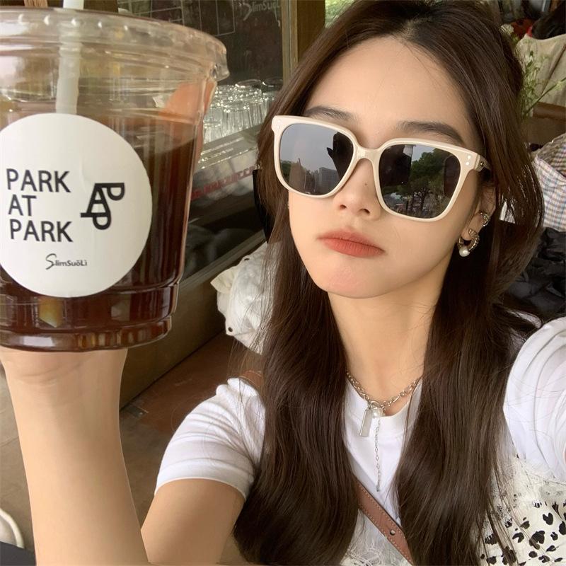 New white frame sunglasses feminine ins trend Internet celebrity retro big face thin sunglasses