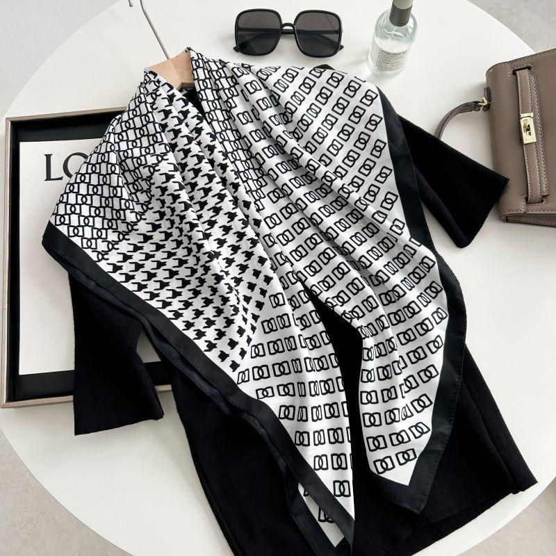 

Печатный буквенный высококачественный искусственный шелк женский твил шелковый декоративный женский шелковый шарф 90cm