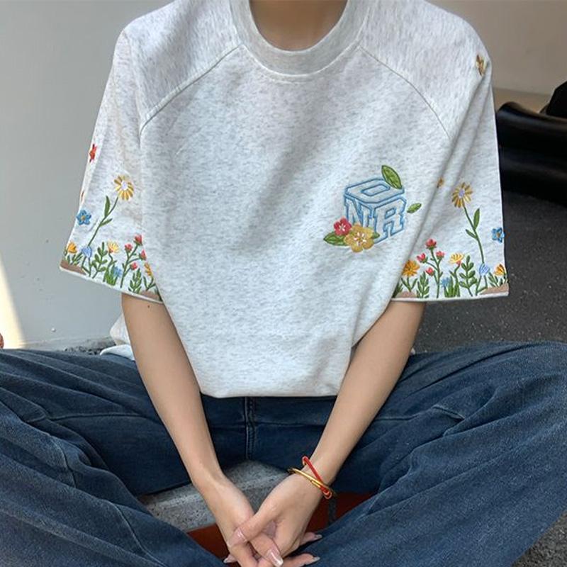 

Корейские женские футболки с коротким рукавом, повседневные, с вышитыми большими цветами, женские футболки, модные женские хлопковые футболки, белые топы y2k XXL
