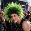 Mehrschichtige Bunte Stachelige Haare Perücke Synthetisches Haar Party Streich Igel Perücke Party Outfits