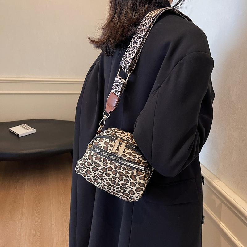 New classic fashion women's bag leopard print versatile messenger bag commuter women's bag shoulder bag diagonal span bag tide