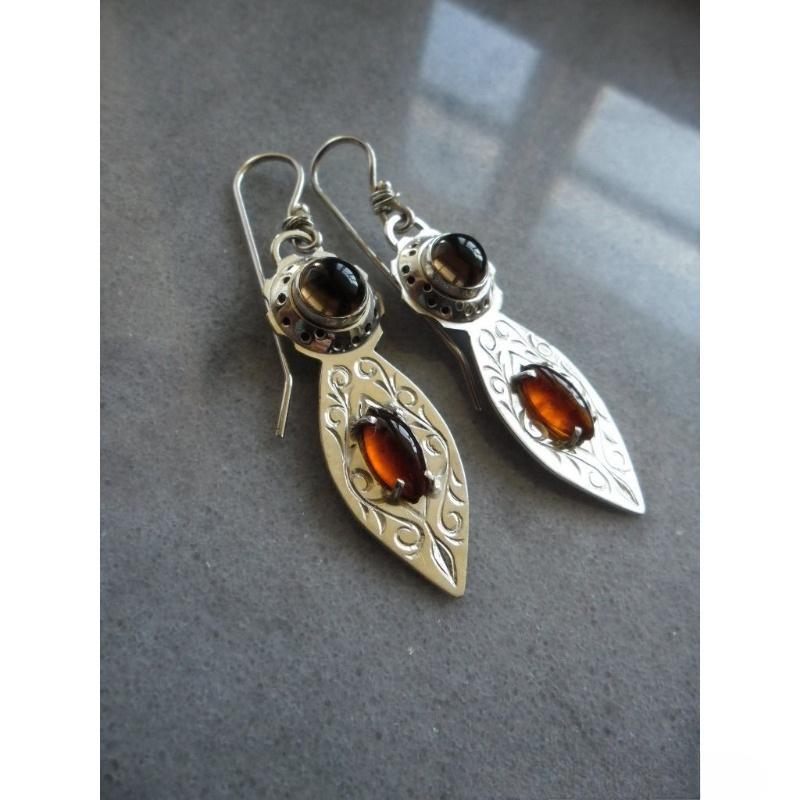 Vintage Carved Patterned Synthetic Garnet Earrings, Simple and Elegant Women's Earrings