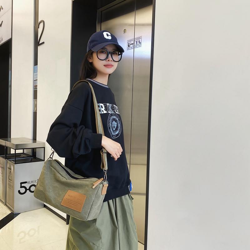 2024 летние сумки через плечо для женщин и мужчин — фото 14