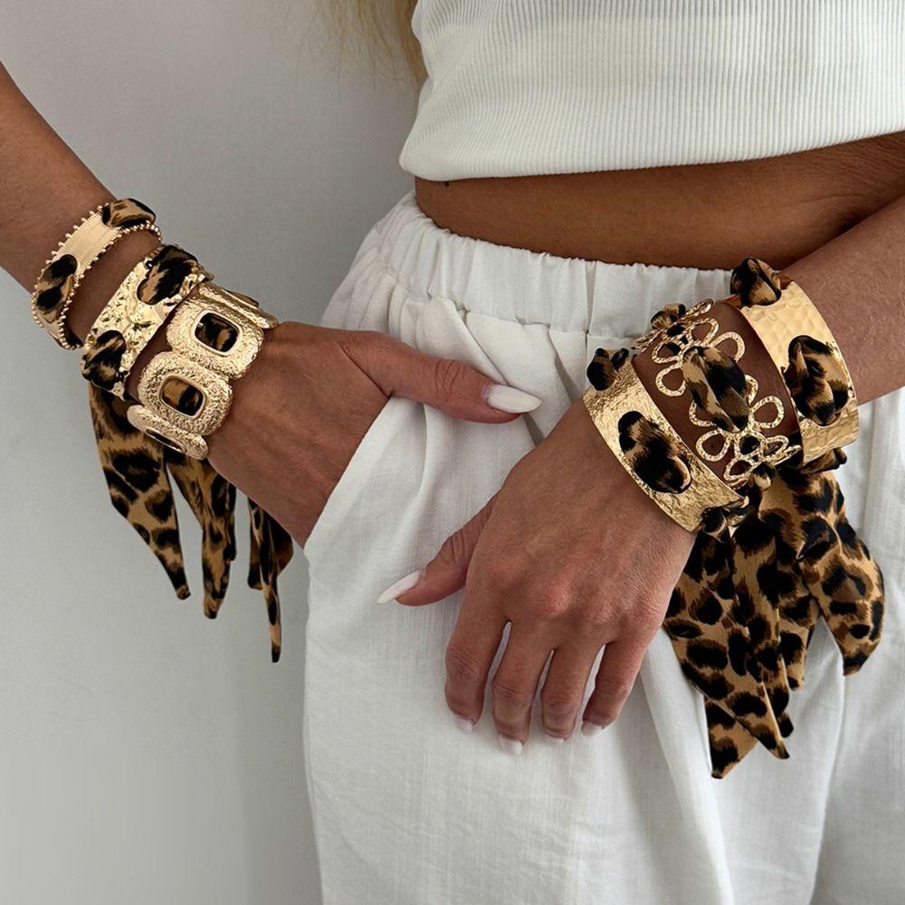 Leopardenmuster Seidenschal Manschettenarmbänder Goldbandumwickeltes Metall Breites Armband Europa Amerikanischer Stil Geometrisch