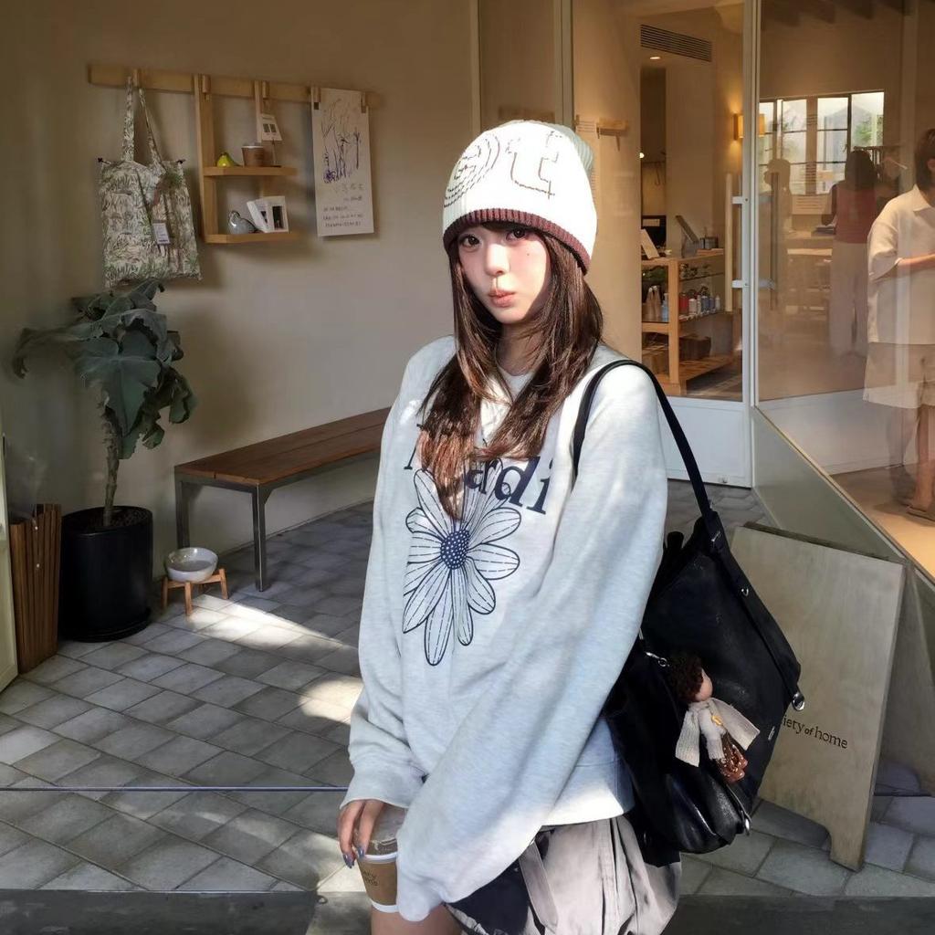 Autumn and winter new graffiti letter contrasting edge knitted cold hat vertical striped wool hat men's and women's pullovers