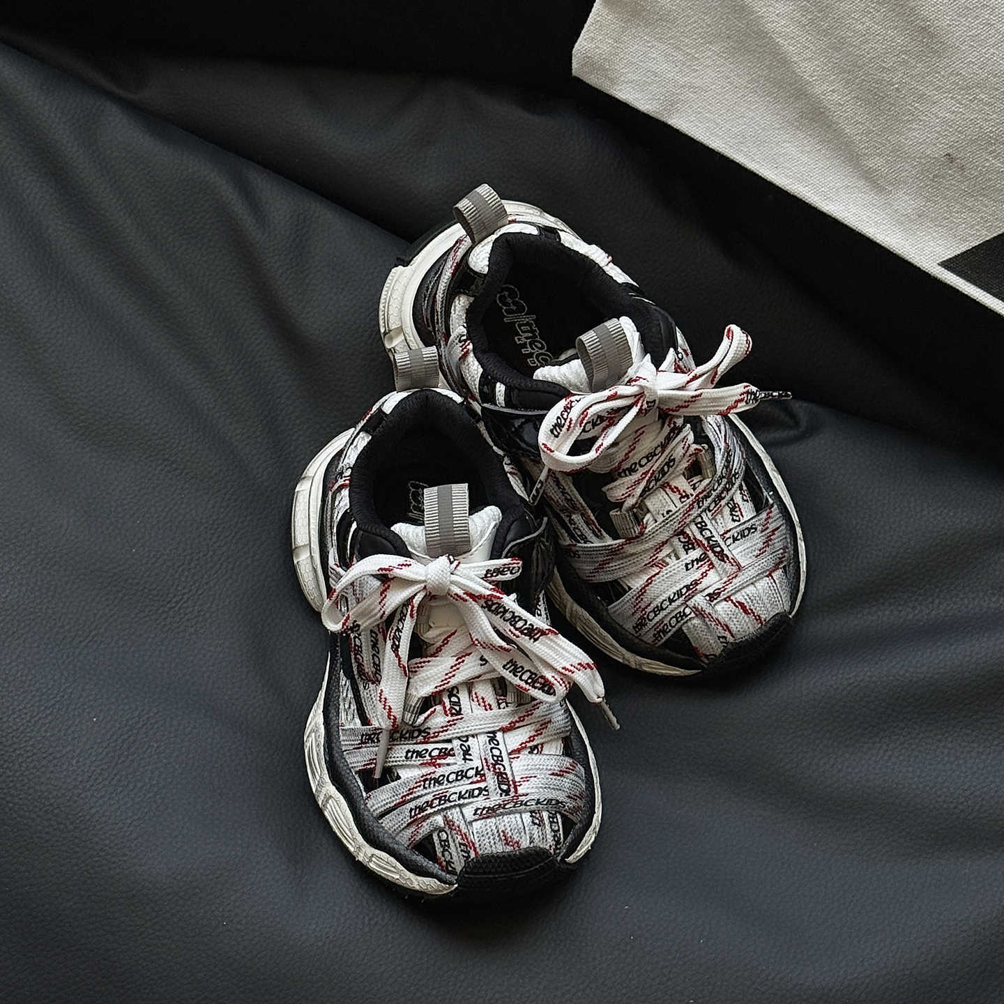 

XSHX Spider Paris Тяжелая промышленность Папины кроссовки Детские Легкие Спортивные Медленная амортизация Дизайн на липучке Осень и Зима Дышащие 25