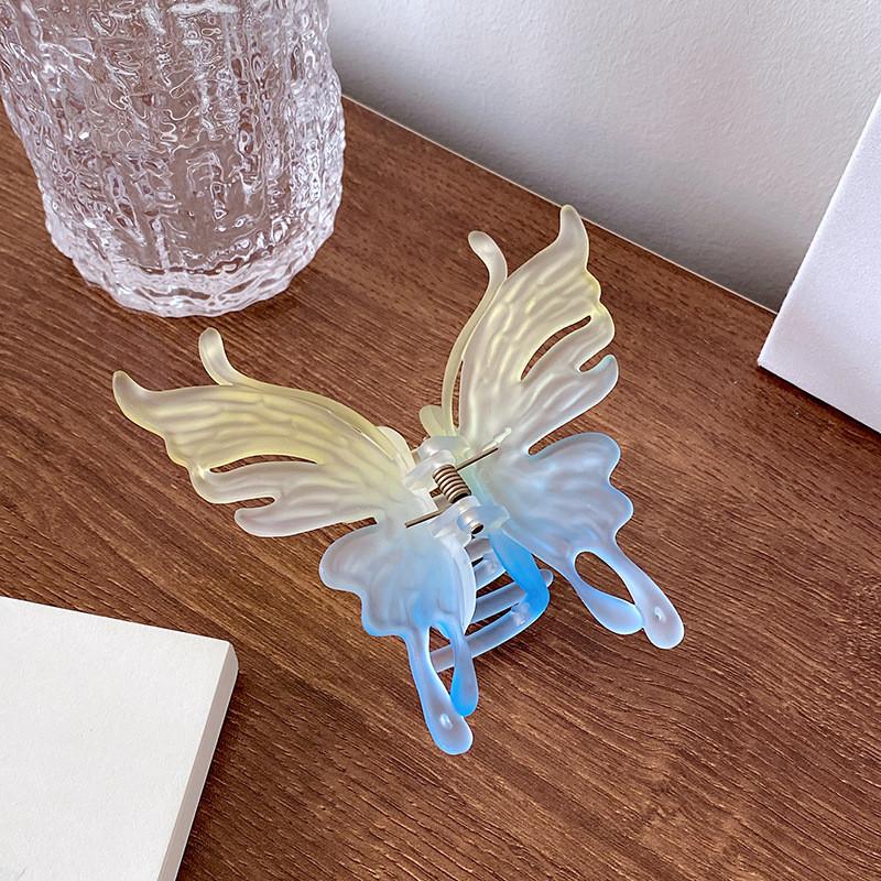 Delightful Plastic Butterfly Hair Claw Clip For Women With Exquisite Spring Design