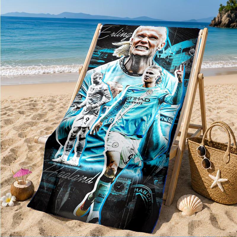 Asciugamano da Spiaggia Giocatore di Calcio Haaland, Asciugatura Rapida, Facile da Curare, Adatto Sia per il Fitness che per le Vacanze al Mare, Essenziale per lo Sport