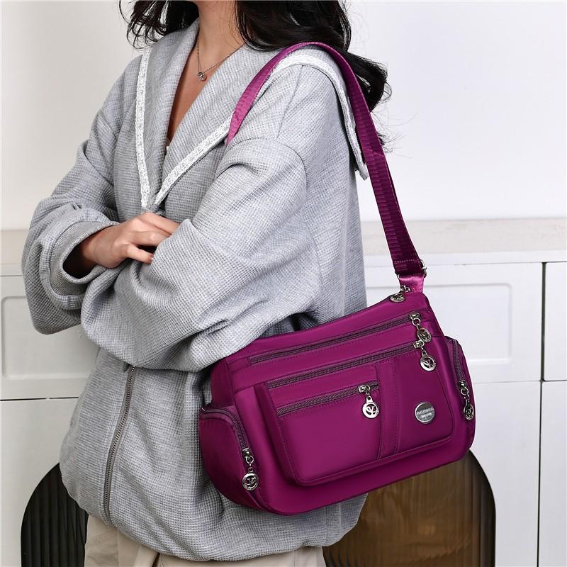 Multi Compartment Large Capacity Middle-aged Mother Bag Lightweight and Casual Shoulder Bag Commuting Crossbody Bag