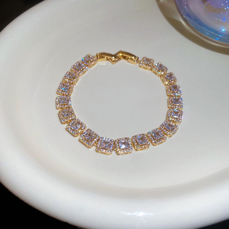 Korean Style Shiny Zircon Flower Buckle Bracelet: Light Luxury, High-End, Fashionable Bangle for Women