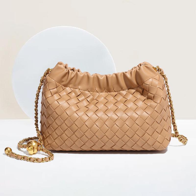 Retro Fashion Single-shoulder Crossbody Bag with Pleated Cloud-patterned Chain Strap