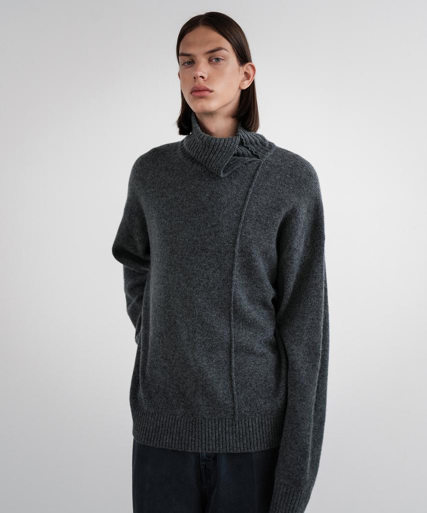 INSILENCE Slit High-Neck Knit Grey
