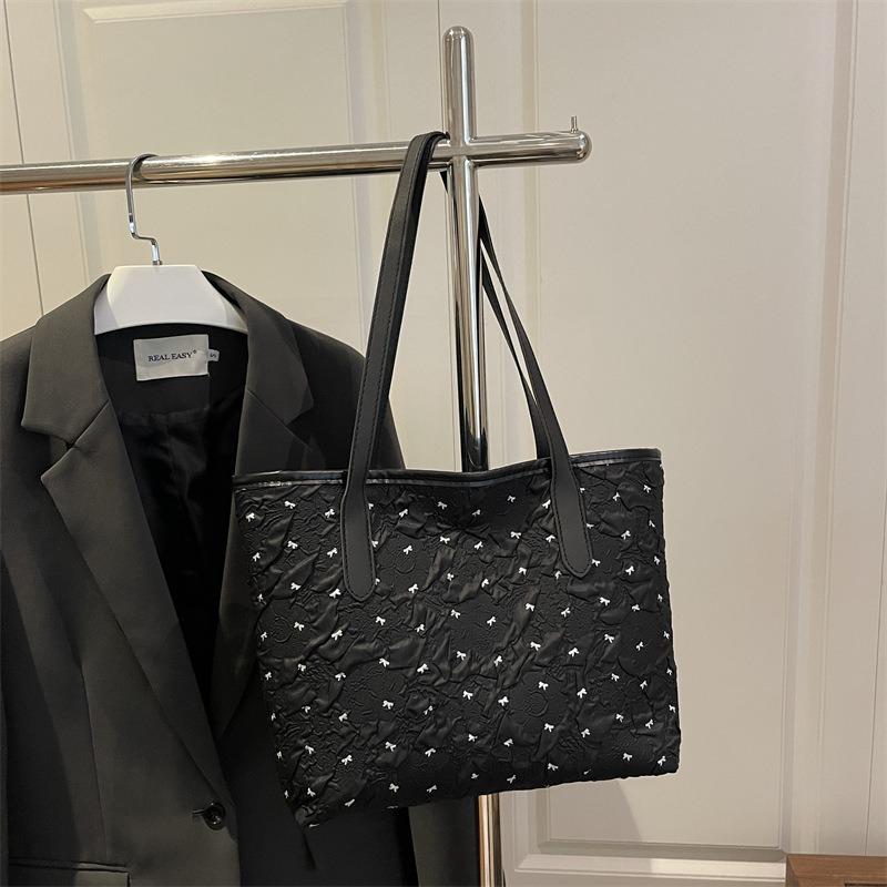 Go To Work Portable Large-capacity Bag Women's New Fashion Polka Dot Tote Bag Sweet Shoulder Armpit Bag