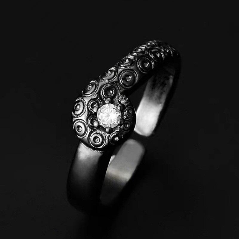 

Ретро Черное Кольцо с Щупальцем Ктулху для Мужчин Панк Готика Рок Хип-хоп Кольцо Ручной Работы Дизайнер Циркон Унисекс Аксессуары Подарок для Влюбленных resizable