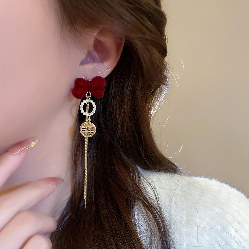 New Chinese Festive Red Velvet Bow Earrings for Women Retro High-end Long Tassel Earrings Earrings
