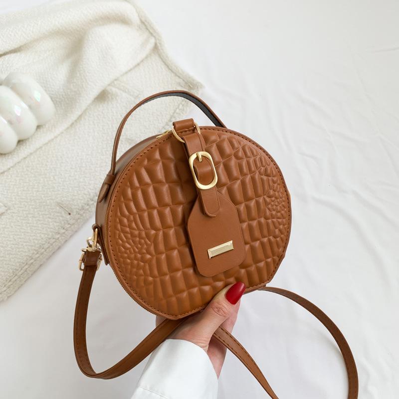 

Women s texture simple solid color small fresh foreign style handbag 2025 summer shoulder messenger bag small round bag fashion коричневый