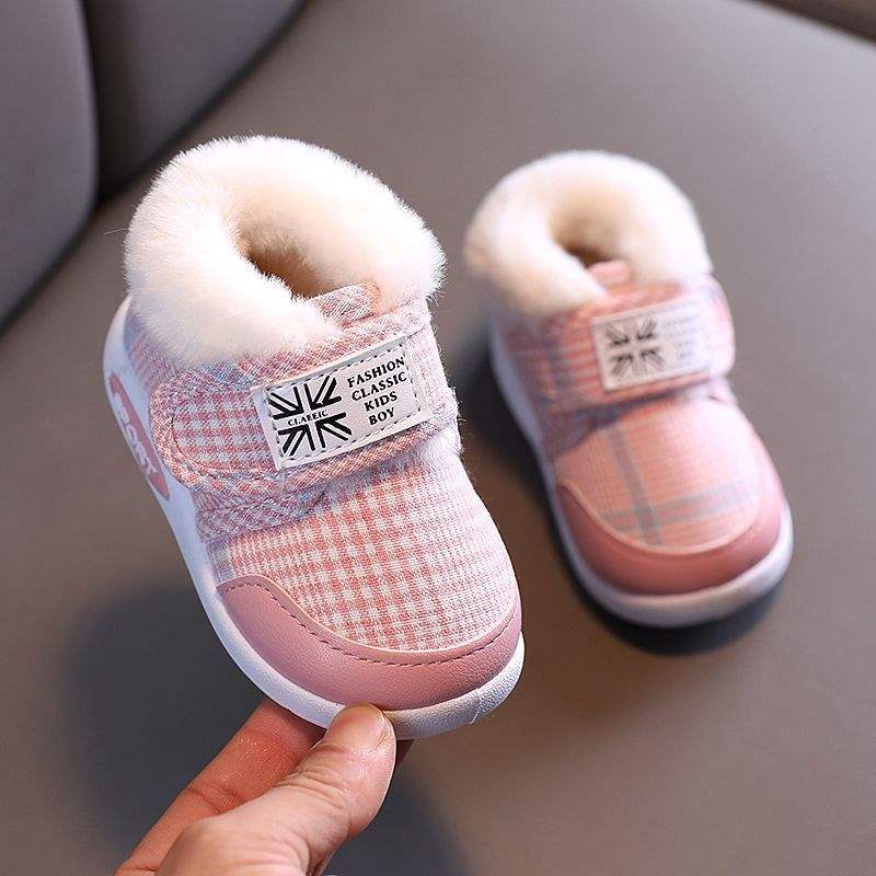 Winter Baby Weichsohle Rutschfest Kleinkindschuhe 0-1-2 Jahre alte Babyschuhe Samt Jungen und Mädchen Baumwollschuhe Schneestiefel