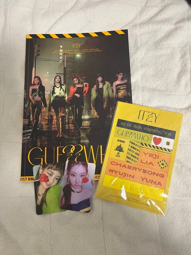

[USED] Itzy Album Chaeryeong Yuna Trading Card Sticker