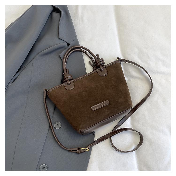 Niche high-end retro matte bag women's 2025 new messenger bag trendy fashion vegetable basket single shoulder bucket bag