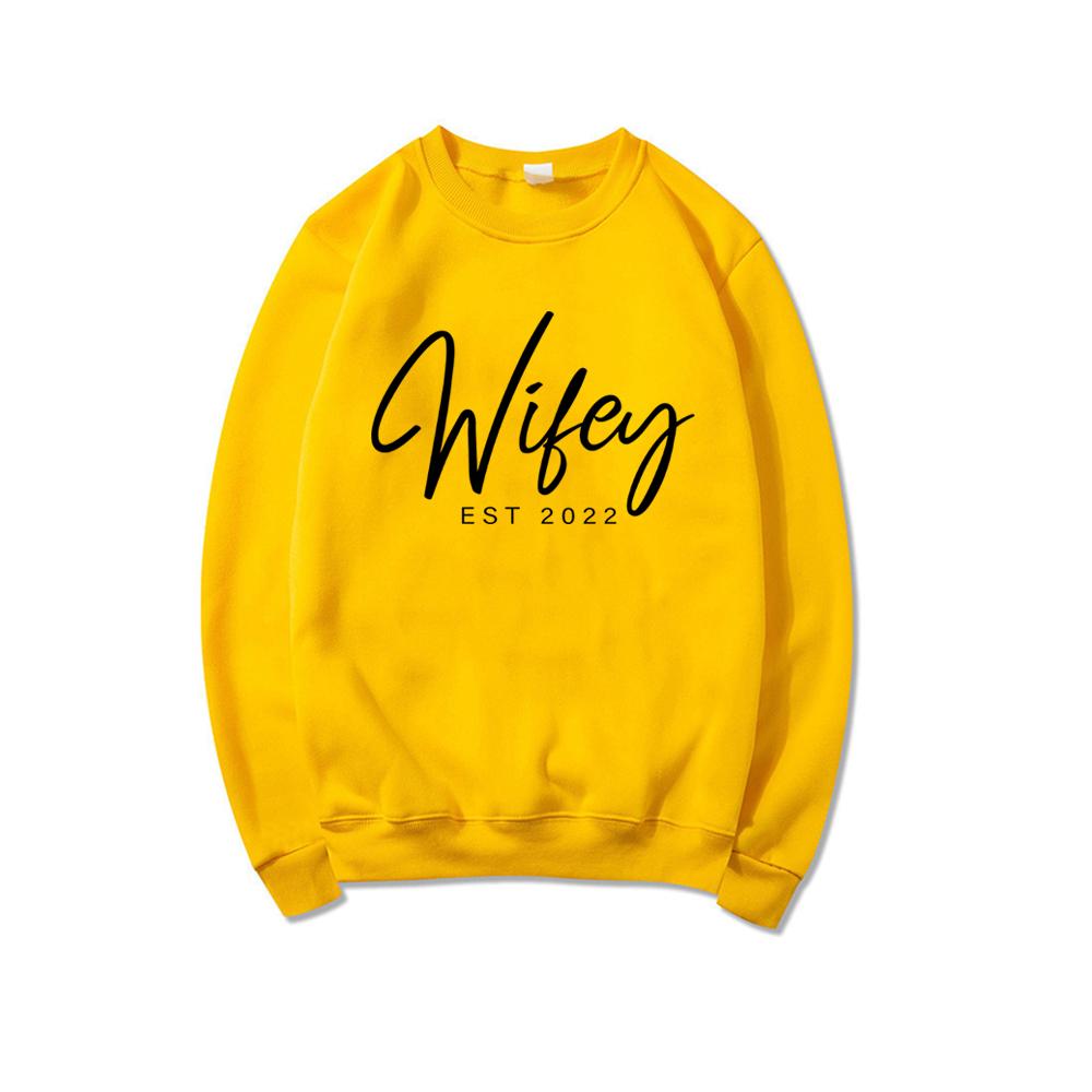 Customized Wifey Est 2022 Sweatshirt Engasjement Sweatshirt Brudedusjgave Personlig brudegave New Wife Hettegensere Pullover