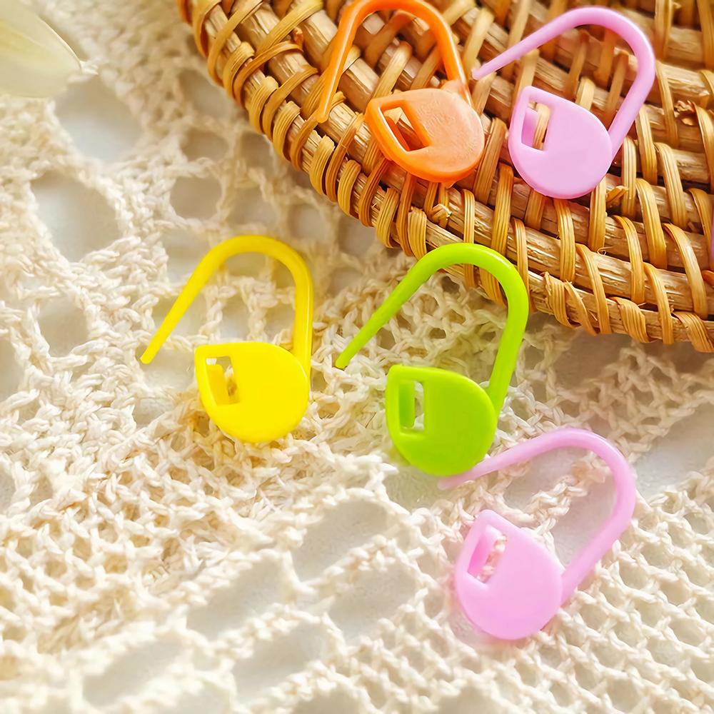100 Pcs/Pack Mini Knitting Crochet Locking Stitch Markers Can Baby Greeting Card Plastic Markers Holder Needle Clip Craft