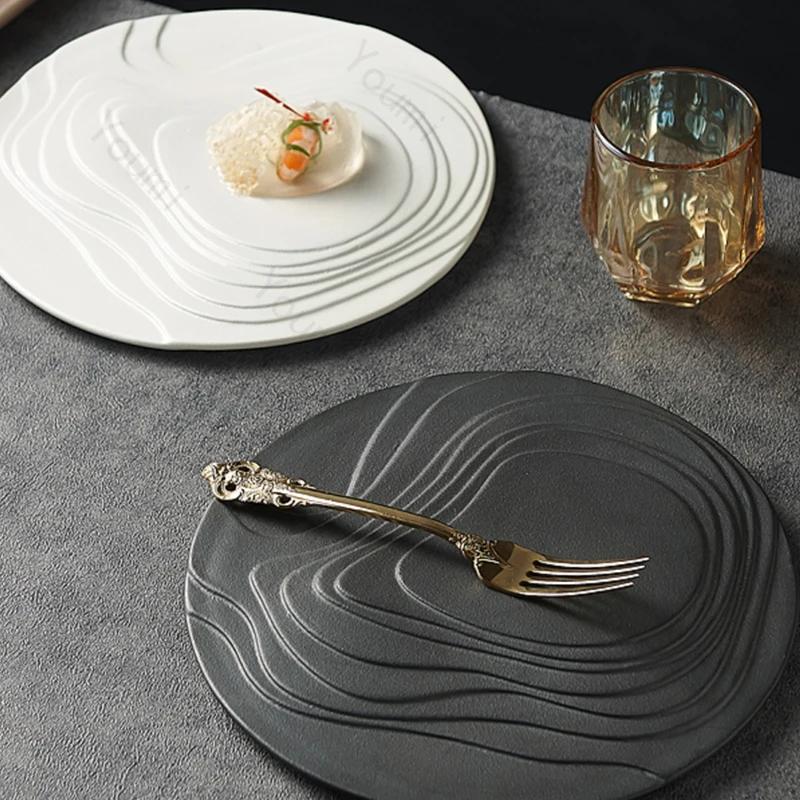 Nepravidelné keramické talíře v jednotné barvě Kreativní restaurace Talíř na steak Unikátní lehce luxusní nádobí Talíř na lahodný dezert Sushi talíř