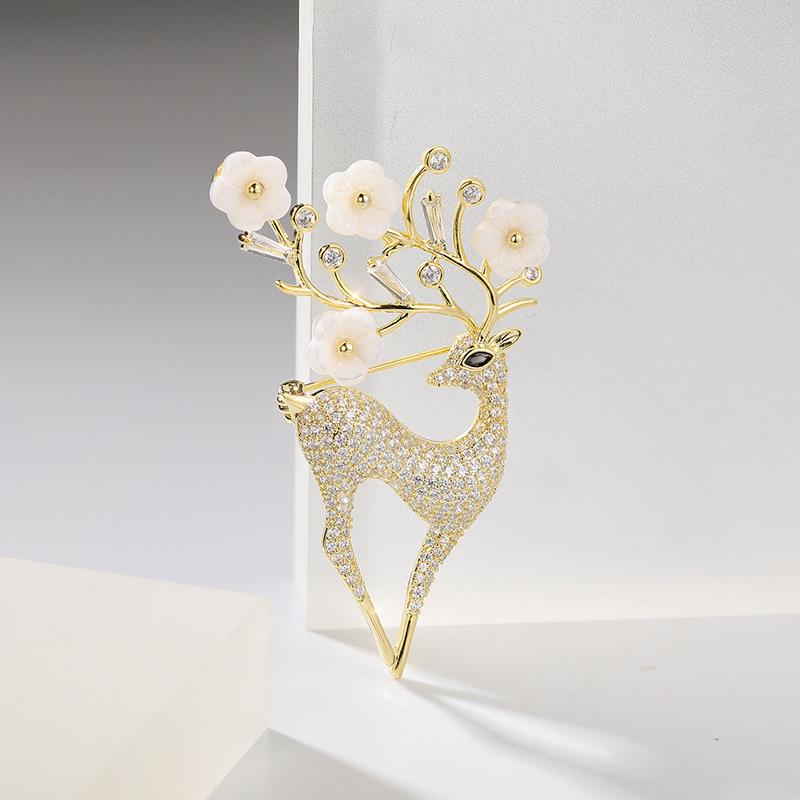 Bo Xin Yun High-Grade Elk Brooch: 'A Deer Has You' Animal Protection Pin & Clothing Accessory