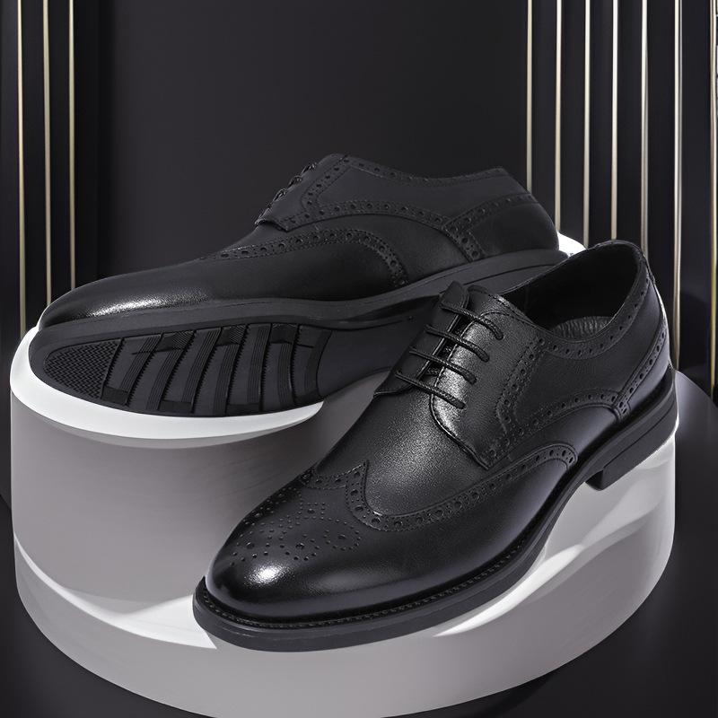 2023 Men's Brogue Carved Leather Shoes: British-Style Formal, Breathable, Perfect for Business or Wedding.