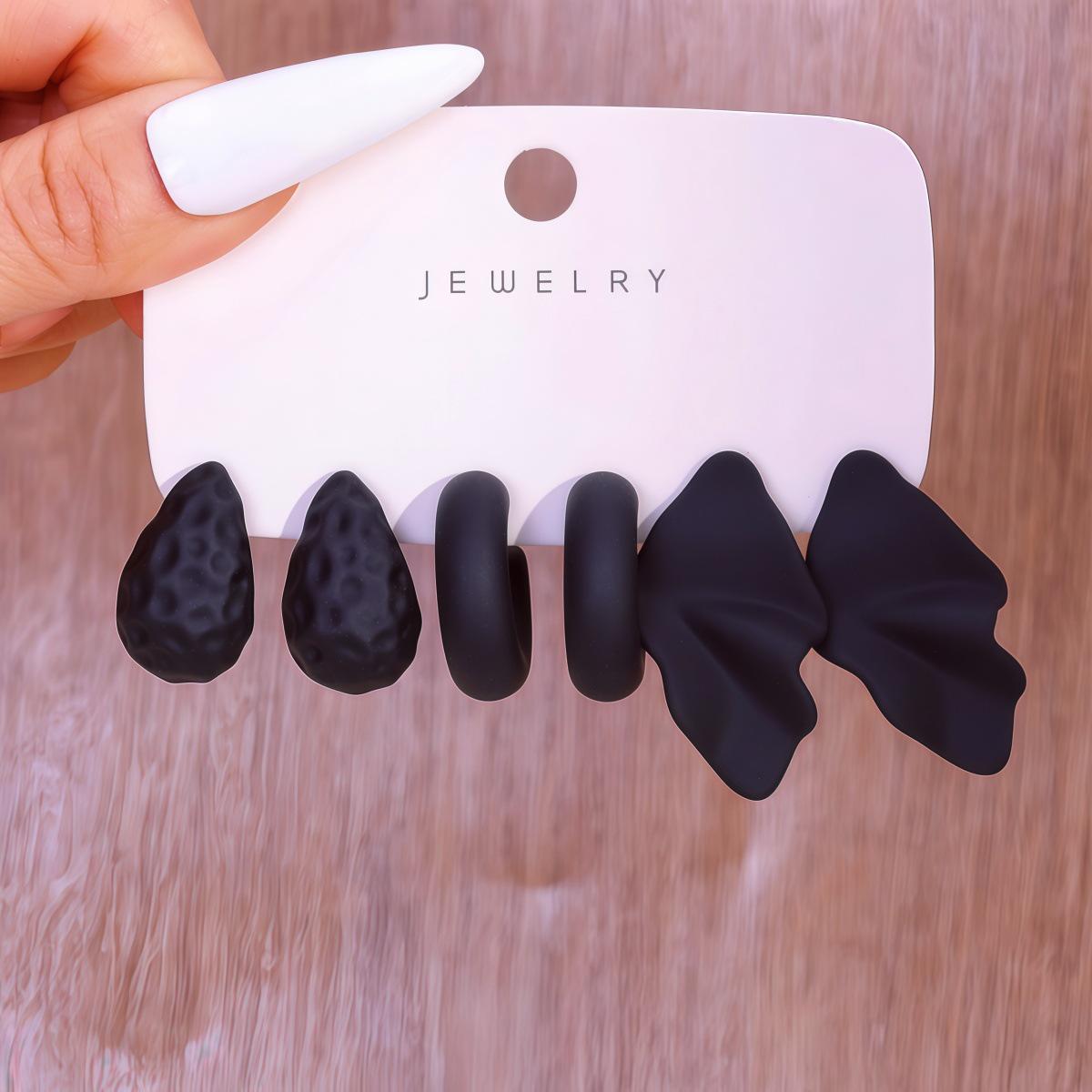 Retro Black Teardrop Flower Women s Earring Set - Versatile, Elegant Fashion for Any Occasion