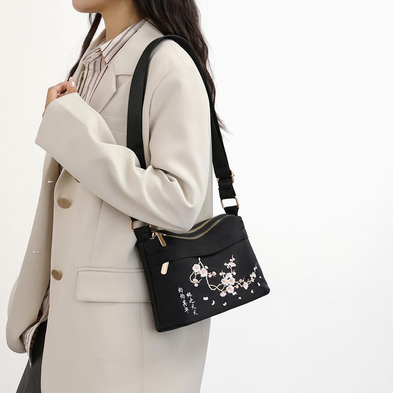 Embroidered Shoulder Bag Women's Crossbody Bag Large Capacity Multi-compartment Nylon Bag