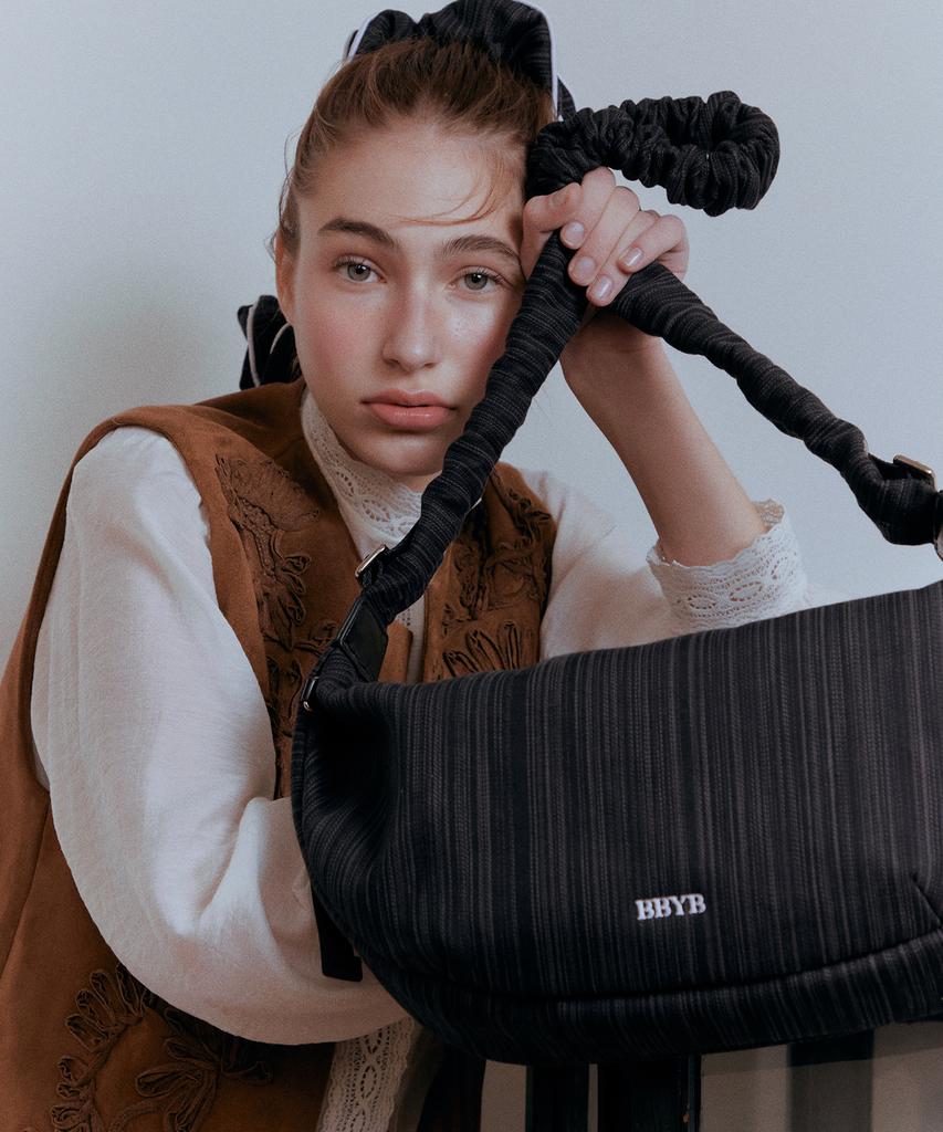 Bbyb Noi Ruffle Large Shoulder Bag (Black)