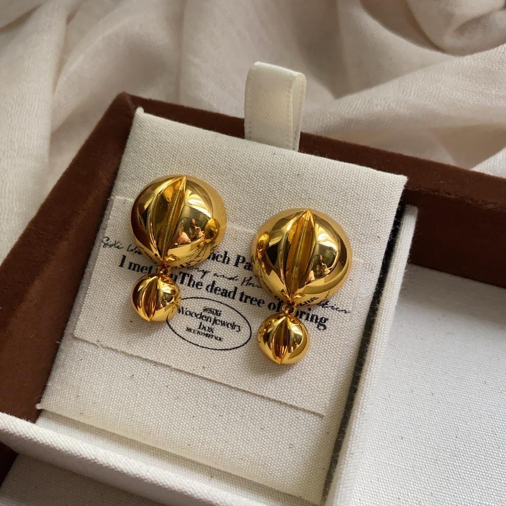 Metal Smooth Three-Dimensional Simple Large Earrings Niche Design Sense Light Luxury High-End Exaggerated Unique Stud Earrings