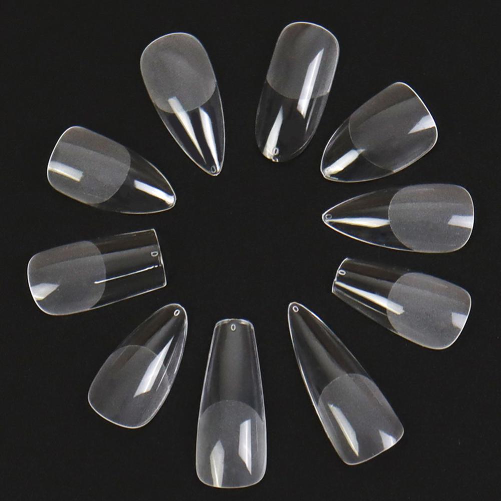 Przezroczysta, niebrudząca, matowa, noszona na całej powierzchni, pełna krycie paznokci, sztuczny manicure