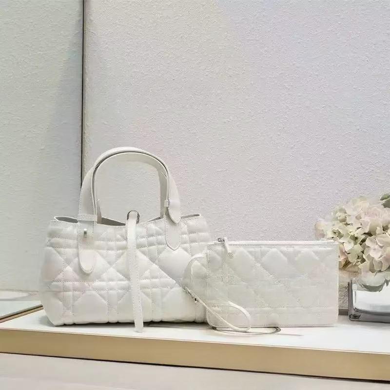 

Сумка-ведро D Brand Коренная мать и ребенок с логотипом Small 23×15×15cm