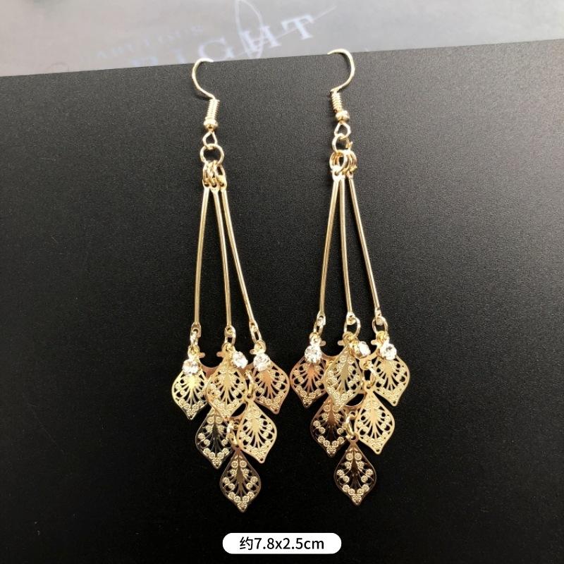 Fashion exaggerated niche temperament fringed earrings retro personality versatile sequined earrings women's long ear jewelry