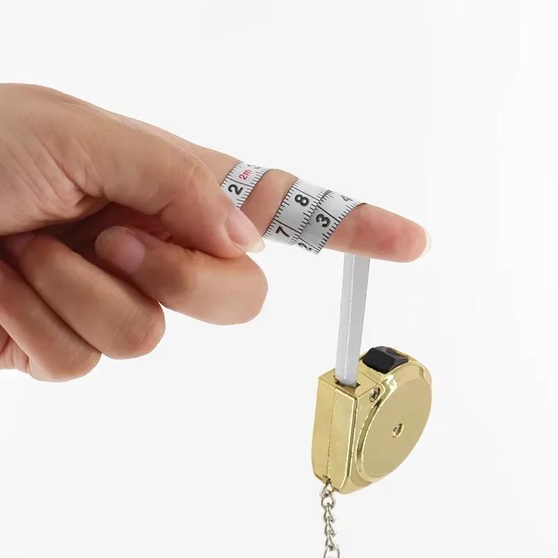 Tragbares Mini-Maßband Einziehbar 2m Baustahl Schlüsselanhänger Design Kleines Haushaltsmesswerkzeug für DIY Basteln und Nähen