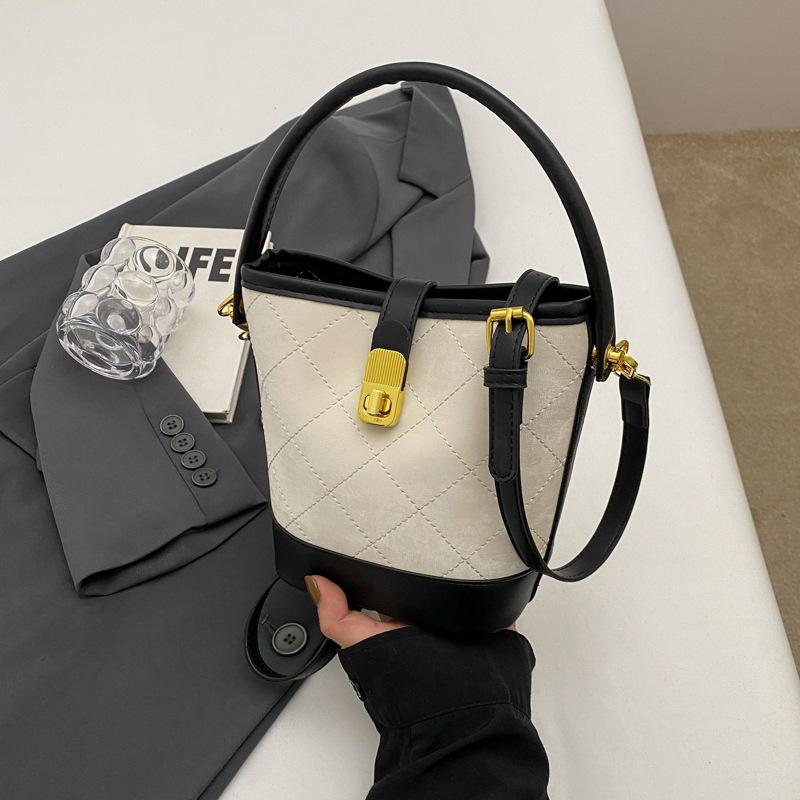 Retro Casual Diamond Portable Small Bag Women's New Spring and Winter Simple Fashion Messenger Bucket Bag