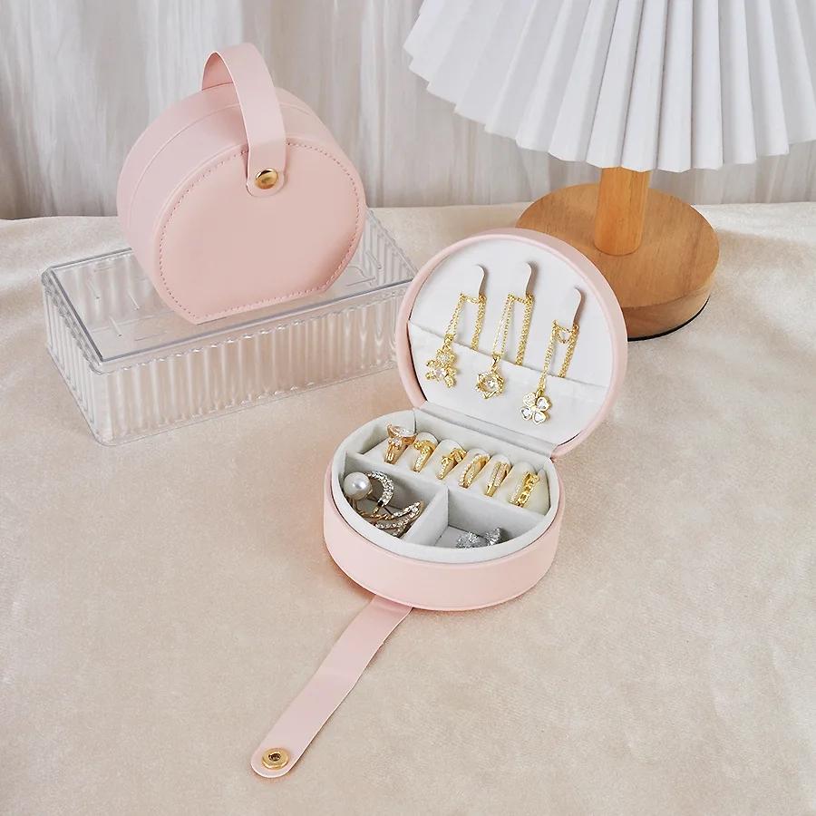 

Portable Semi-Circular Jewelry Storage Box PU Leather Handbag Cosmetic Bag Pure Color Design for Necklace Earring Rings розовый