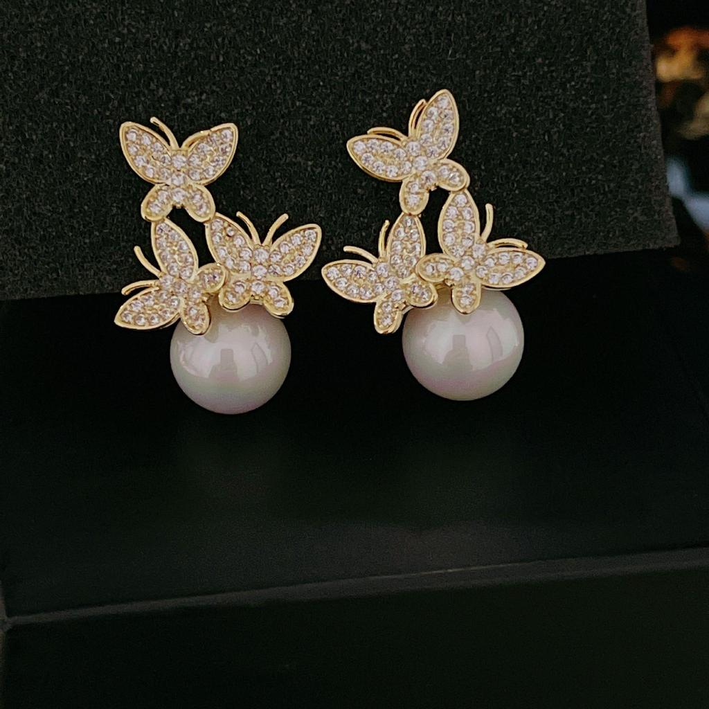 S925 Silver Needle Lily Earrings: Luxurious Pearls & Sparkling Diamonds for Women.