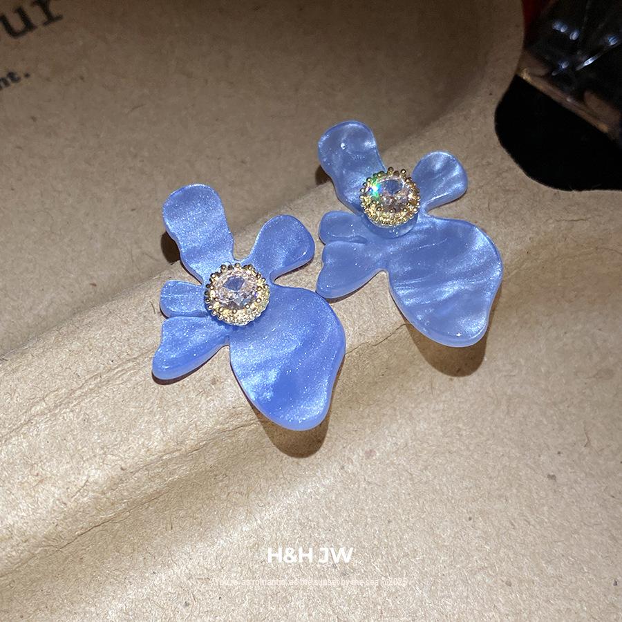 Silver needle zircon resin flower earrings Korean simple small fresh stud earrings sweet fashion niche earrings women